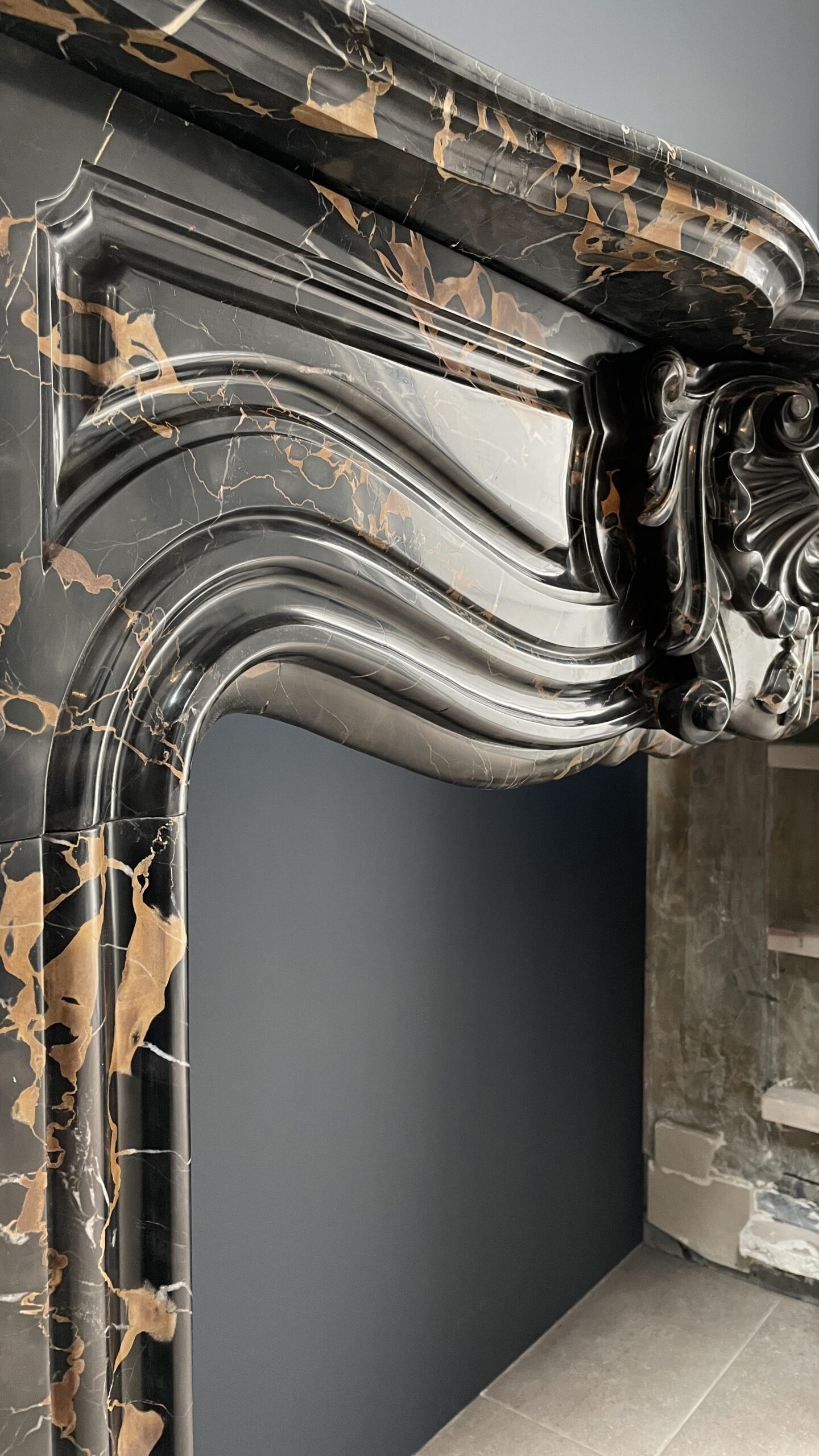 Exclusive Antique Louis XVI Fireplace in Portoro Marble (circulation) - Image 6