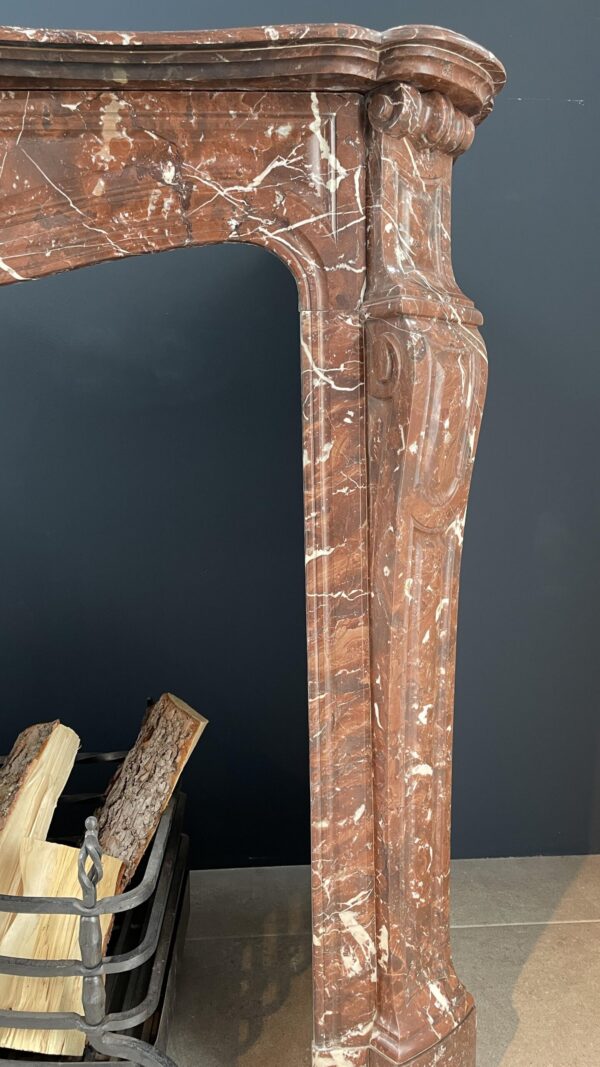 Beautiful Red Marble Antique Circular Chimney Rossa Levanto - Image 3
