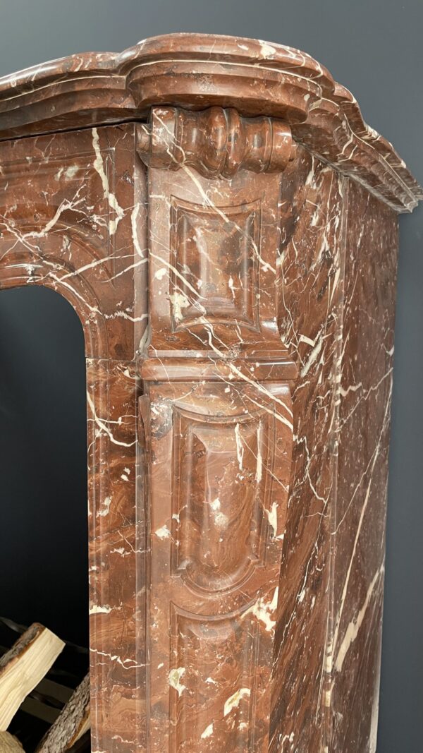 Beautiful Red Marble Antique Circular Chimney Rossa Levanto - Image 4