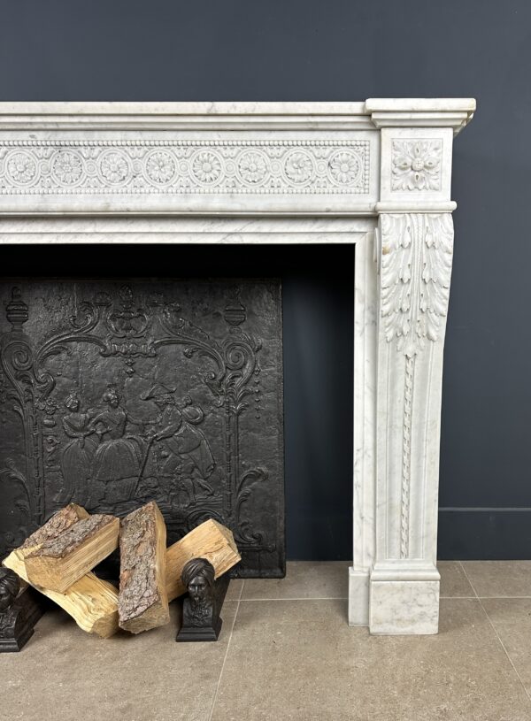 Prachtige Franse Antieke Louis XV Front Schouw in Carrara Marmer