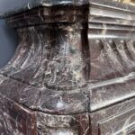 Antieke schouw rood marmer