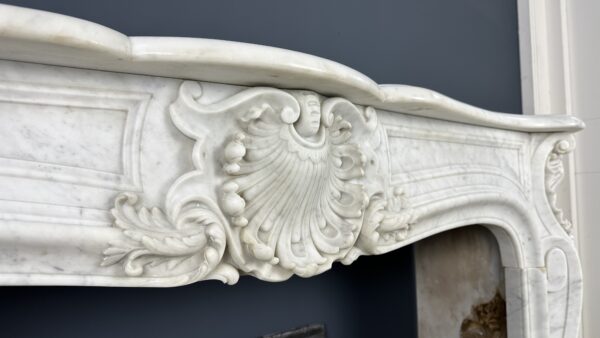 antieke schouw wit marmer mantel oude bouwmaterialen