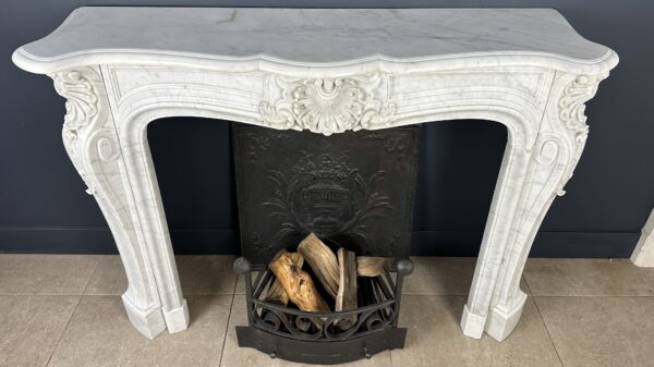 antieke schouw wit marmer mantel oude bouwmaterialen