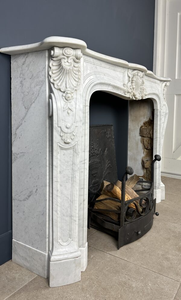 antieke schouw wit marmer mantel oude bouwmaterialen