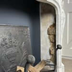 antieke schouw wit marmer mantel oude bouwmaterialen