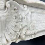 antieke schouw wit marmer mantel oude bouwmaterialen