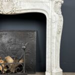 antieke schouw wit marmer mantel oude bouwmaterialen