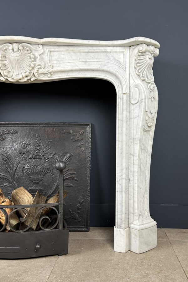 antieke schouw wit marmer mantel oude bouwmaterialen