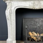antieke schouw wit marmer mantel oude bouwmaterialen