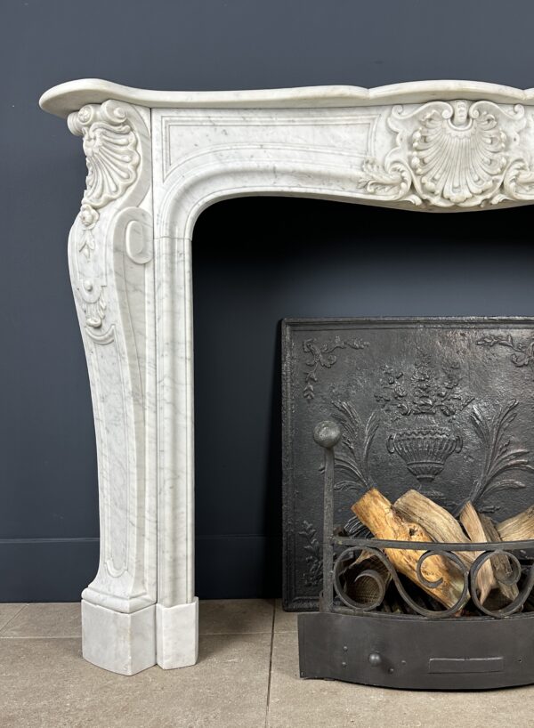 antieke schouw wit marmer mantel oude bouwmaterialen