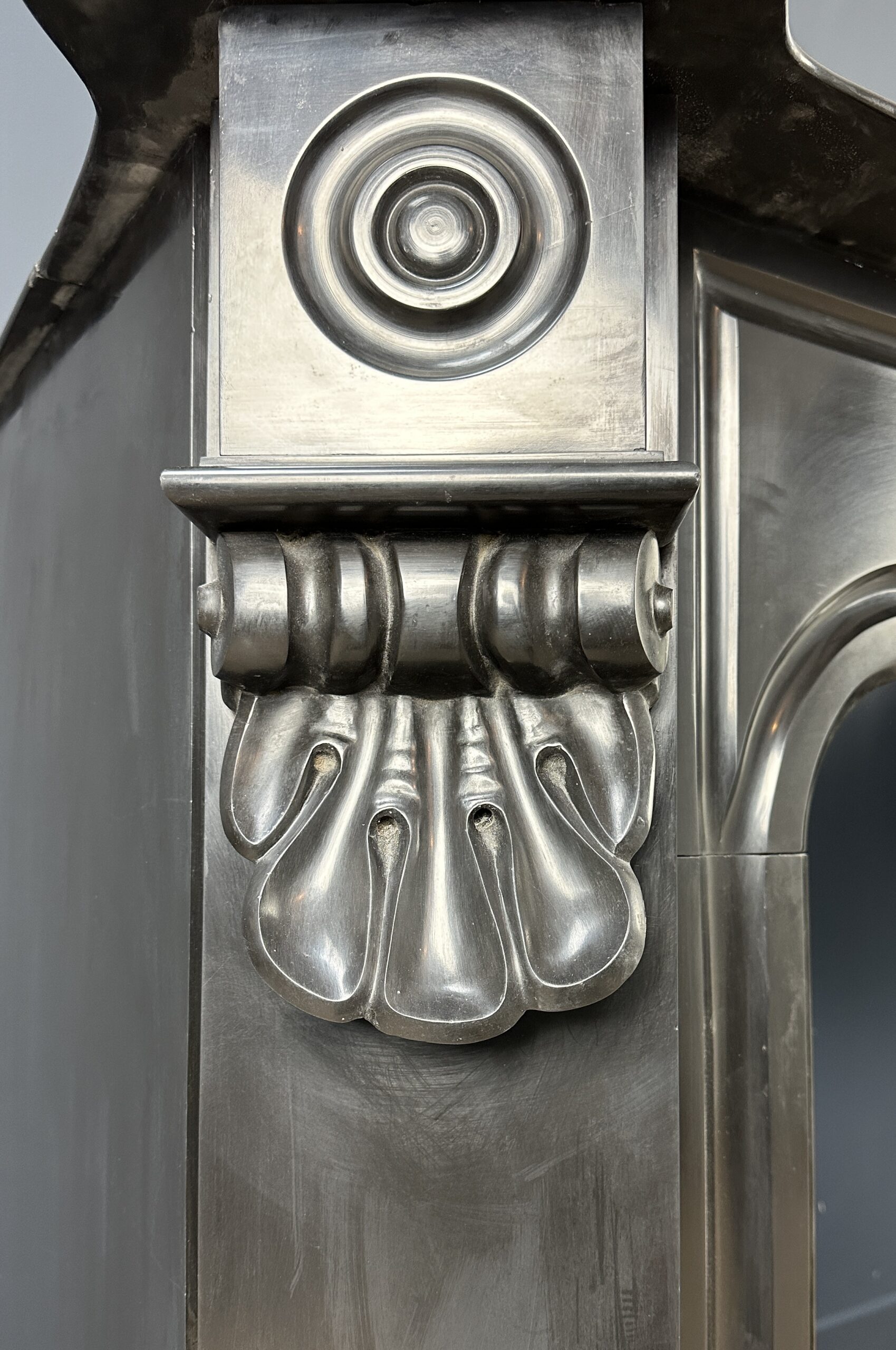 Antieke schouw zwart marmer mantel
