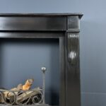 Antieke schouw zwart marmer mantel