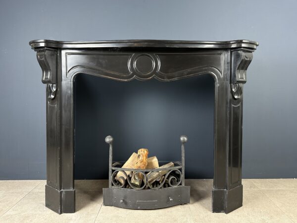 Antieke schouw zwart marmer mantel