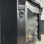 Antieke schouw zwart marmer mantel