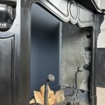 Antieke schouw zwart marmer mantel