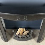 Antieke schouw zwart marmer mantel