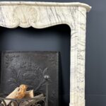 antieke schouw wit marmer mantel oude bouwmaterialen