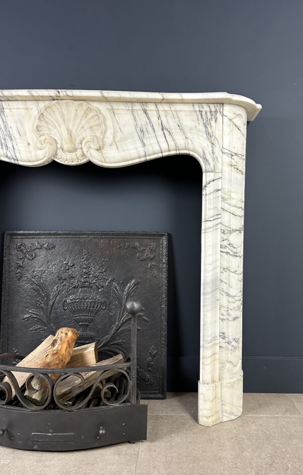 antieke schouw wit marmer mantel oude bouwmaterialen
