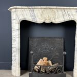 antieke schouw wit marmer mantel oude bouwmaterialen