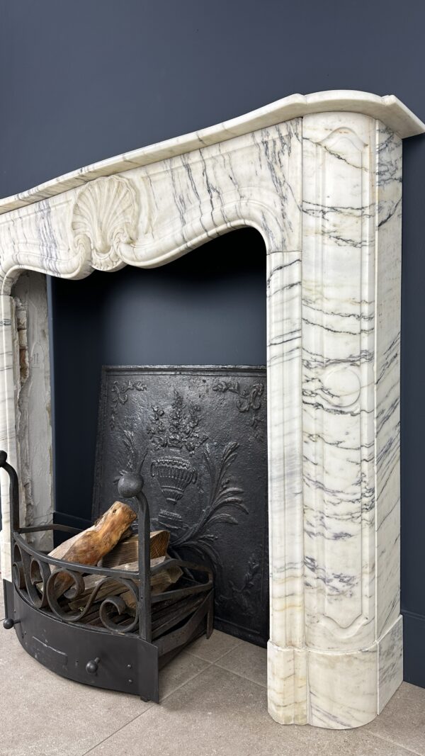 antieke schouw wit marmer mantel oude bouwmaterialen