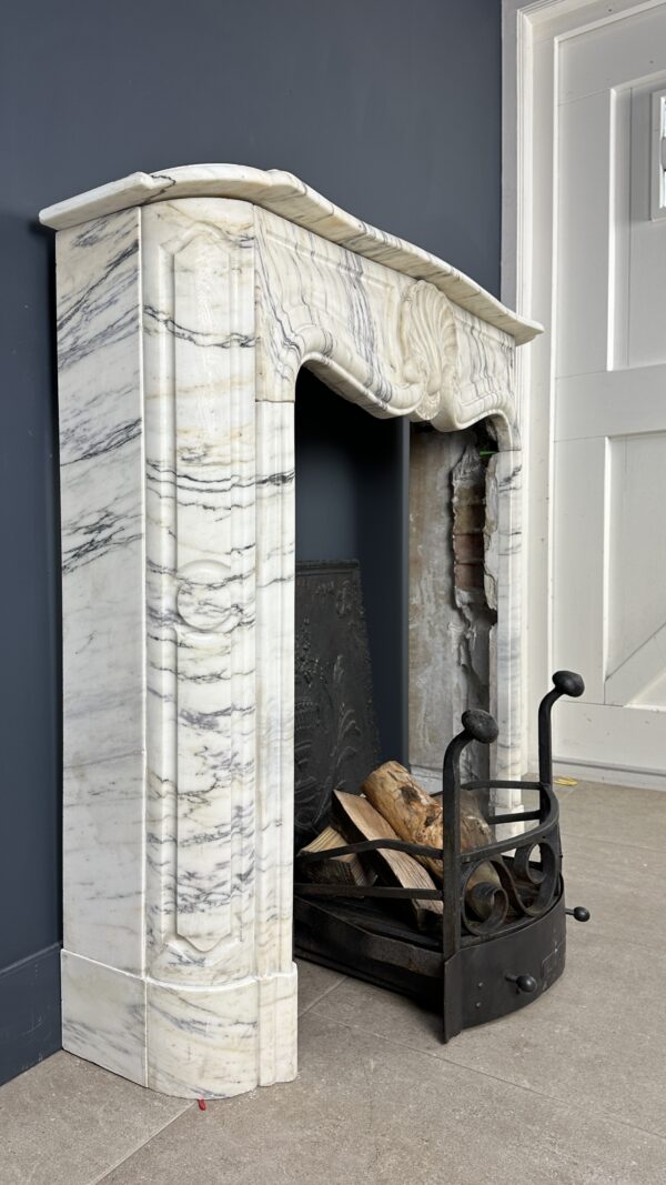 antieke schouw wit marmer mantel oude bouwmaterialen