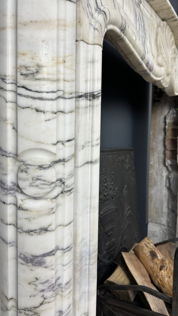 antieke schouw wit marmer mantel oude bouwmaterialen