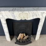 antieke schouw wit marmer mantel oude bouwmaterialen