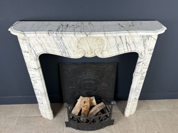 antieke schouw wit marmer mantel oude bouwmaterialen