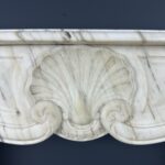antieke schouw wit marmer mantel oude bouwmaterialen