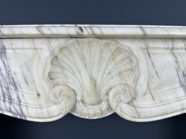 antieke schouw wit marmer mantel oude bouwmaterialen