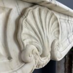 antieke schouw wit marmer mantel oude bouwmaterialen