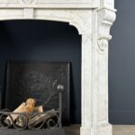antieke schouw wit marmer mantel oude bouwmaterialen