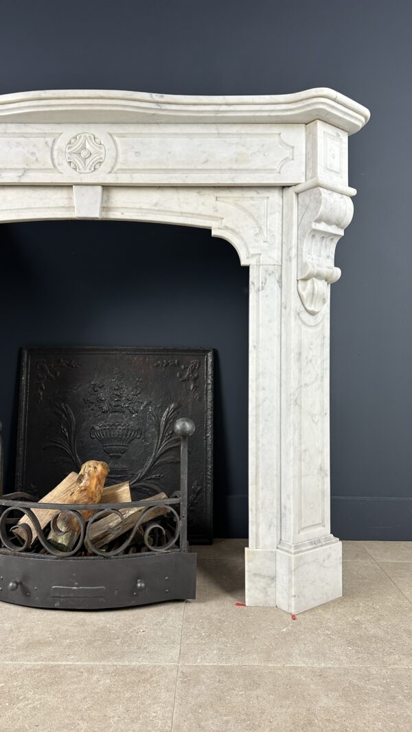 antieke schouw wit marmer mantel oude bouwmaterialen