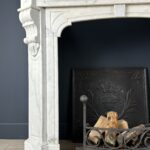antieke schouw wit marmer mantel oude bouwmaterialen
