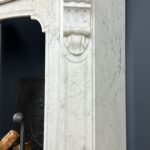 antieke schouw wit marmer mantel oude bouwmaterialen
