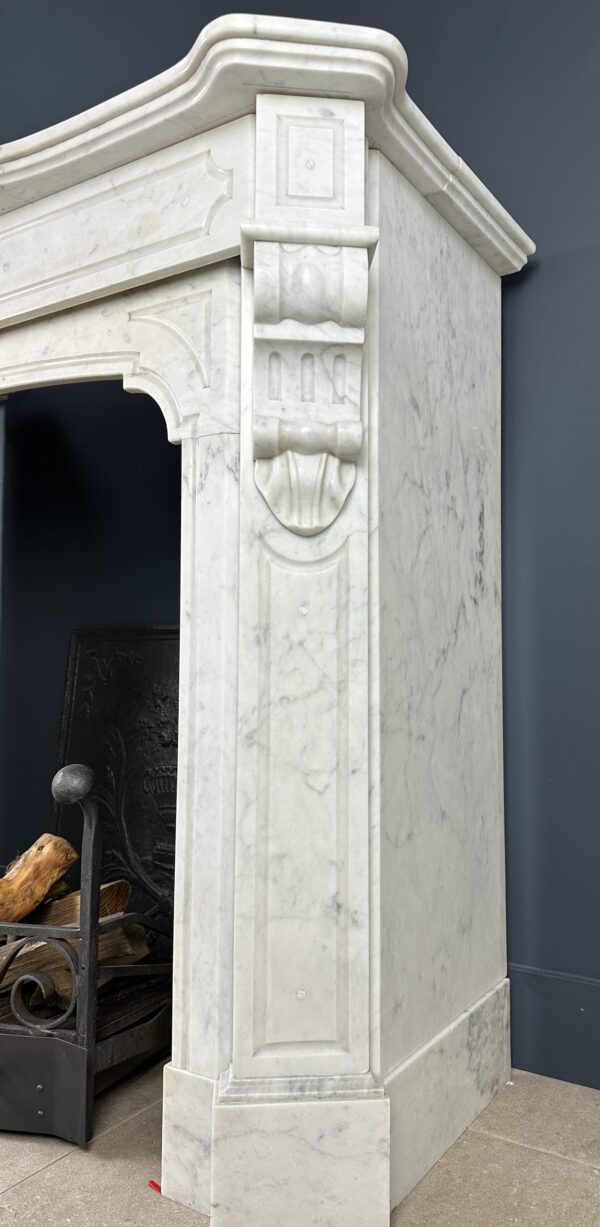antieke schouw wit marmer mantel oude bouwmaterialen