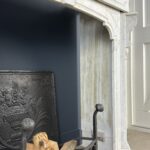 antieke schouw wit marmer mantel oude bouwmaterialen