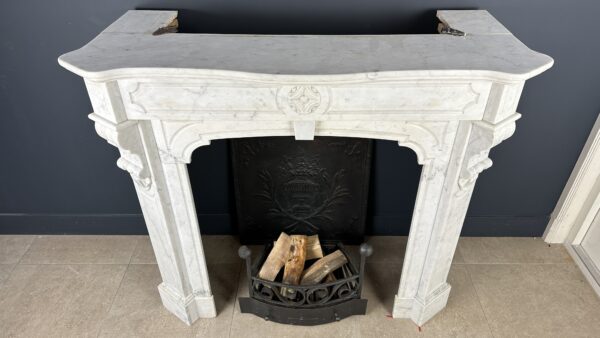 antieke schouw wit marmer mantel oude bouwmaterialen