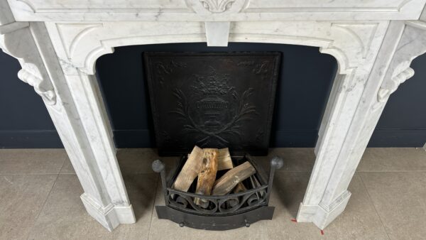 antieke schouw wit marmer mantel oude bouwmaterialen