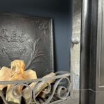 Antieke schouw zwart marmer mantel
