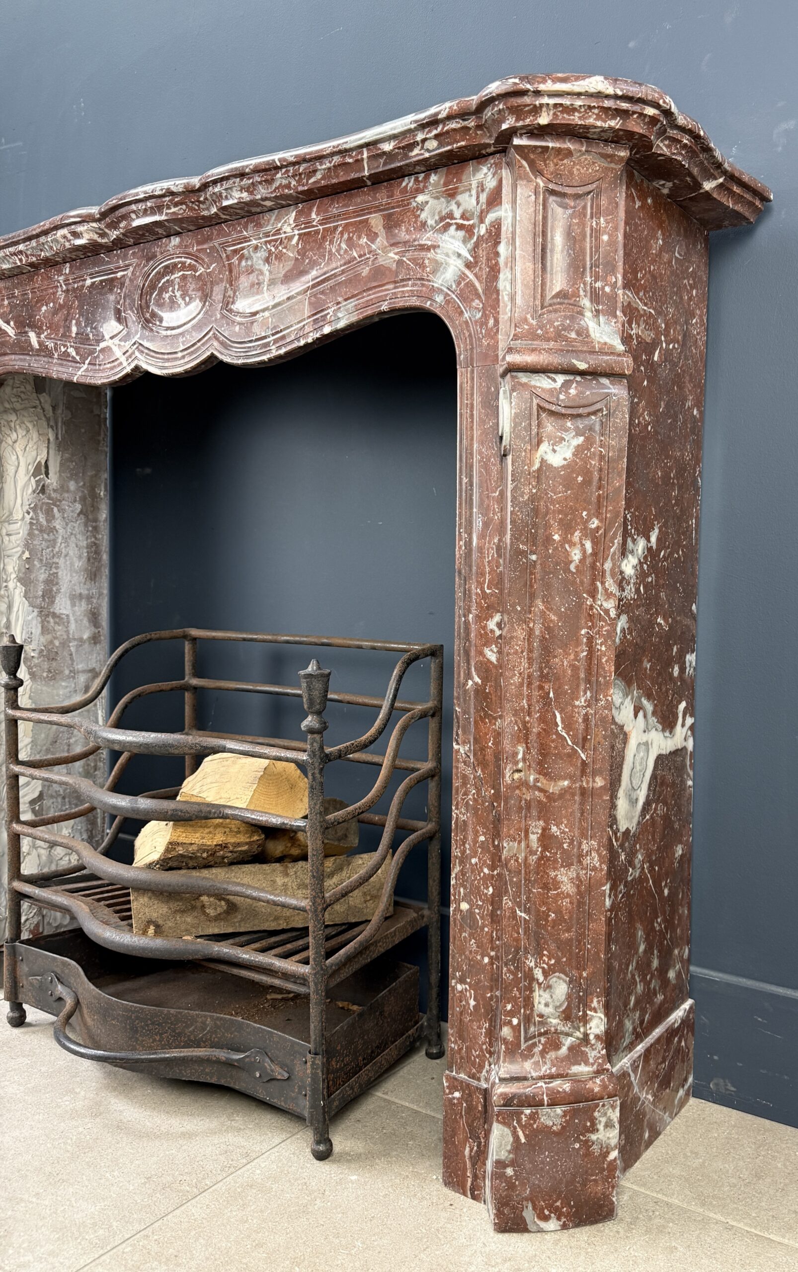 Franse Antieke Frontschouw Rood Marmer